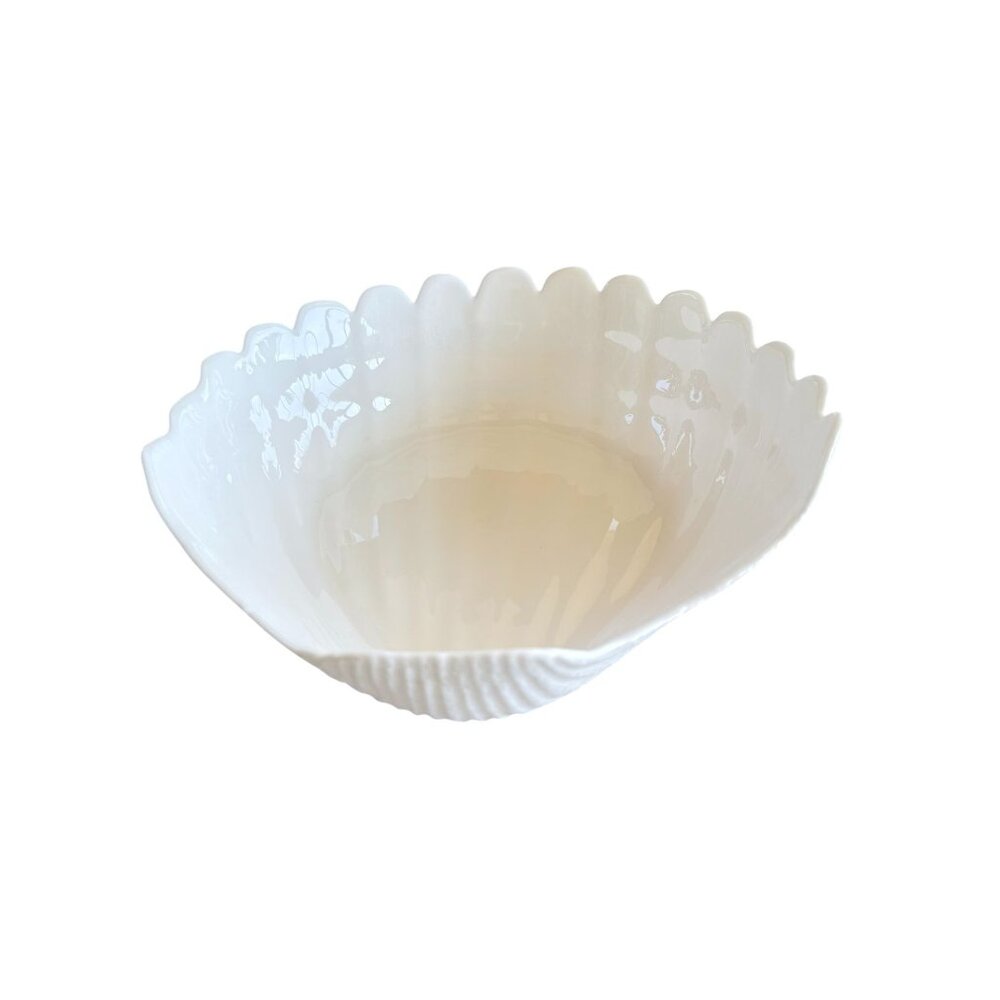 Shell-Shaped Ceramic Bowl Decorative & Functional Design